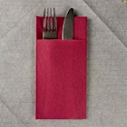 Immagine di Tovagliolo portaposate monouso ROIAL LIGHT POCKET carta a secco AIRLAID colore rosso cm 40x40 25 pz